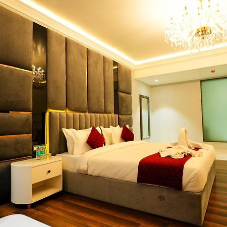 Hotel Adsan Heights Gajraula Ngoại thất bức ảnh