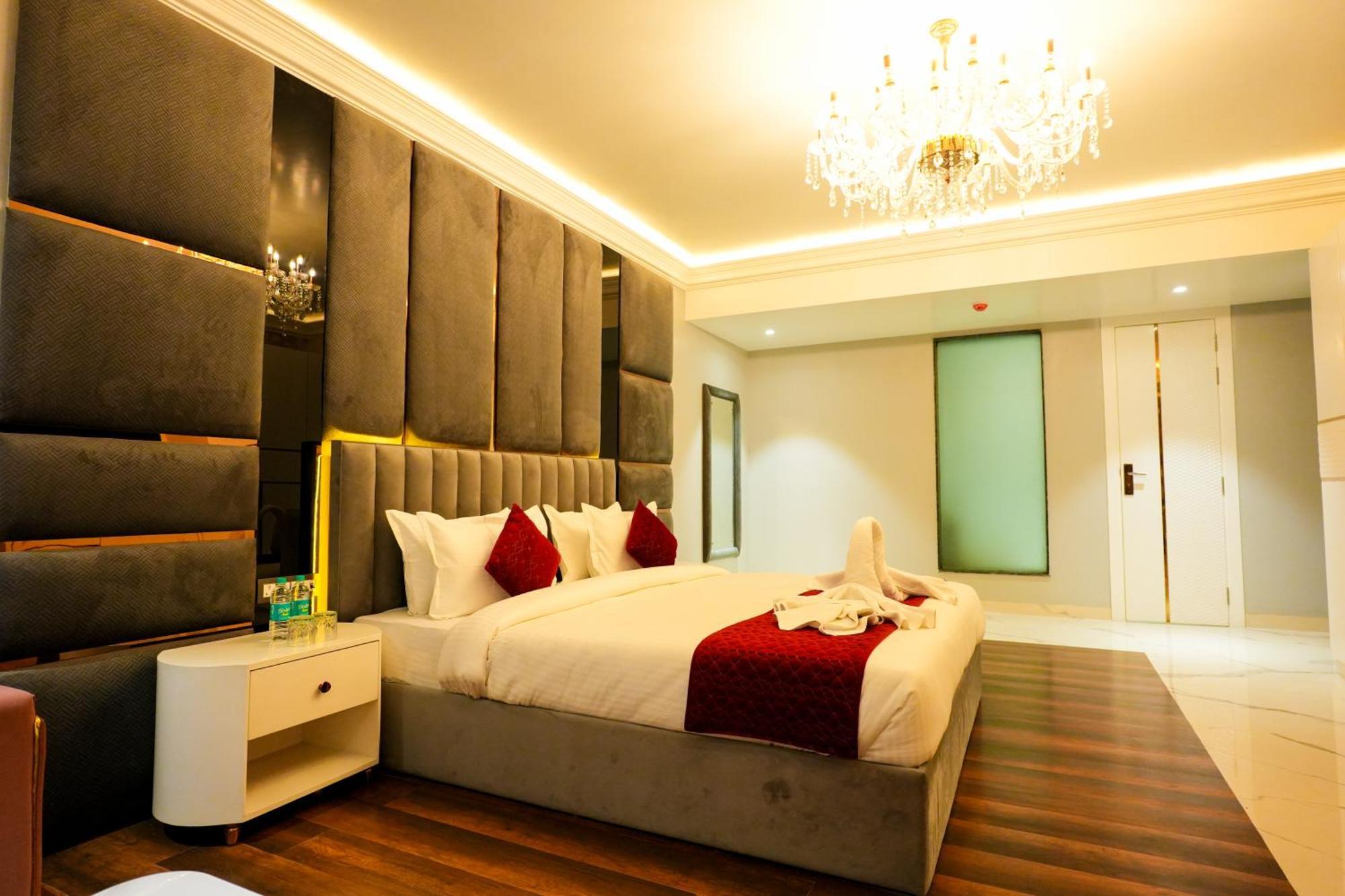 Hotel Adsan Heights Gajraula Ngoại thất bức ảnh