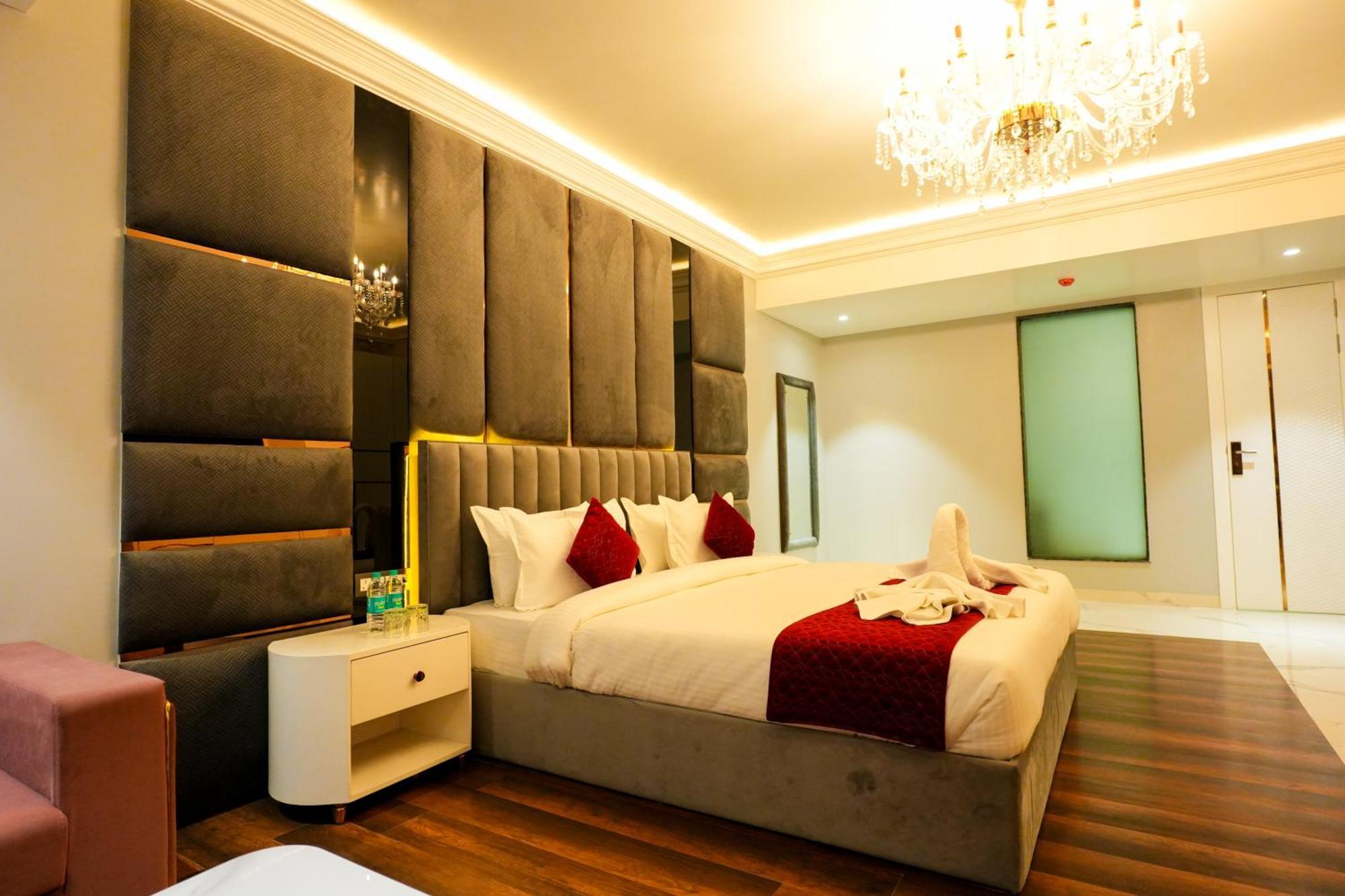Hotel Adsan Heights Gajraula Ngoại thất bức ảnh