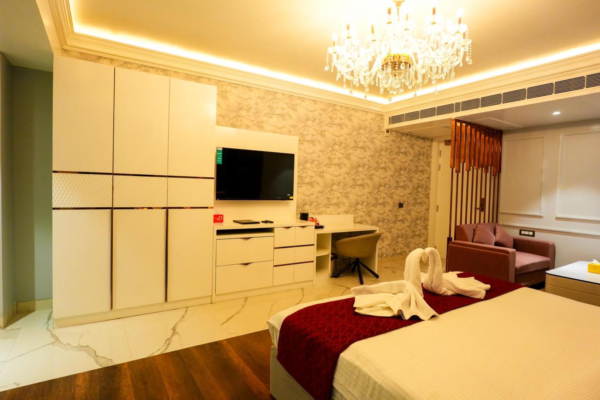 Hotel Adsan Heights Gajraula Ngoại thất bức ảnh