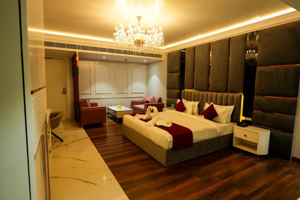 Hotel Adsan Heights Gajraula Ngoại thất bức ảnh