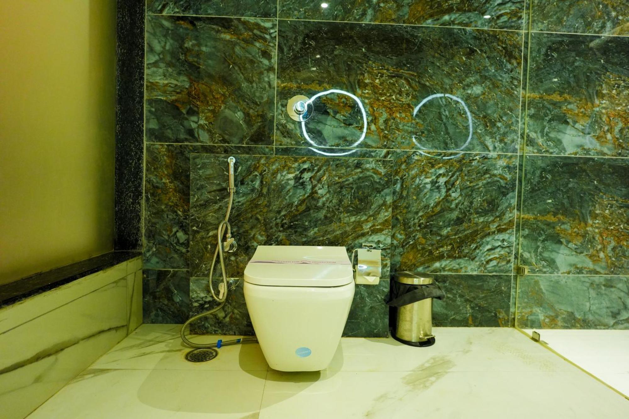 Hotel Adsan Heights Gajraula Ngoại thất bức ảnh