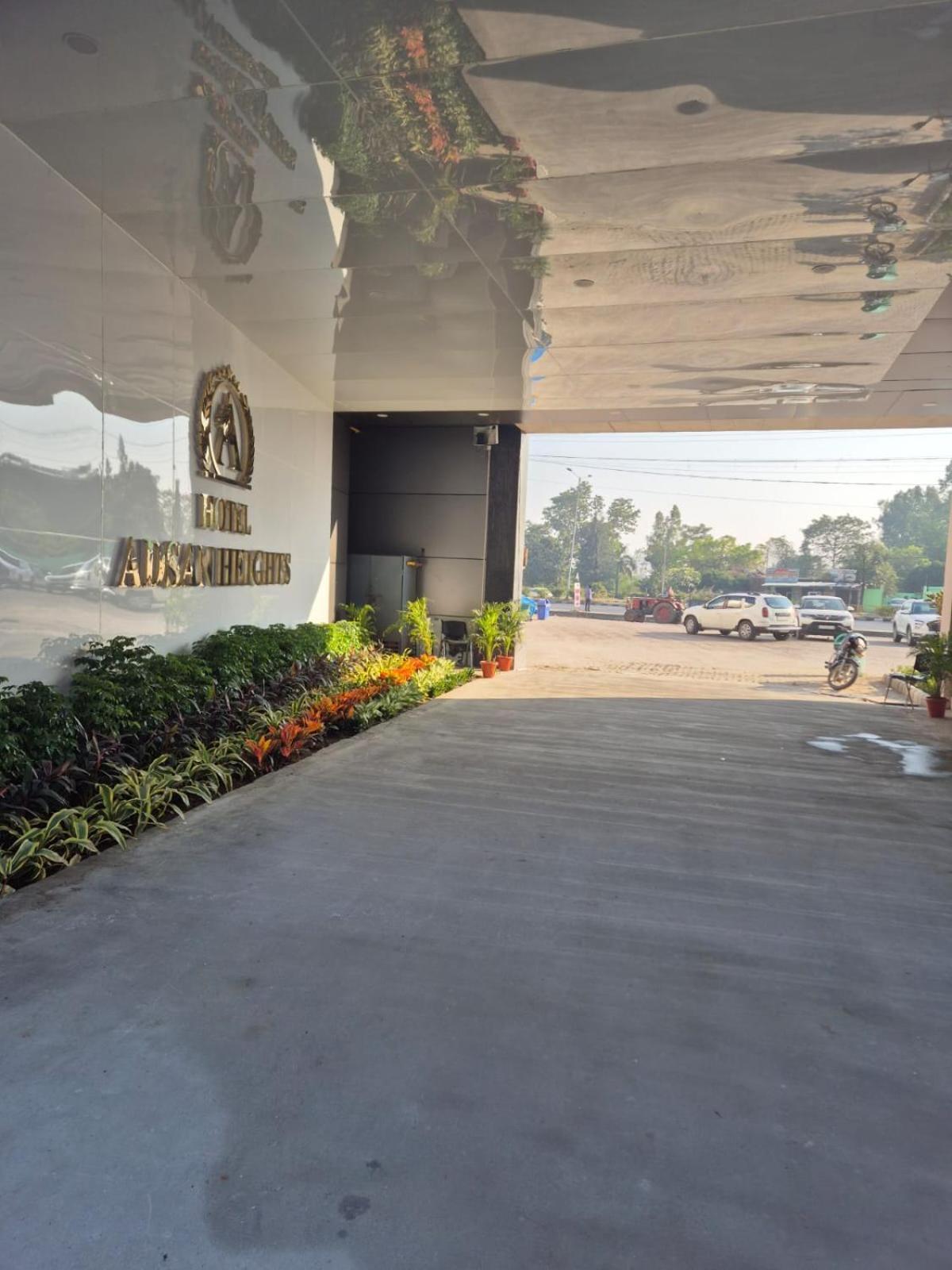 Hotel Adsan Heights Gajraula Ngoại thất bức ảnh