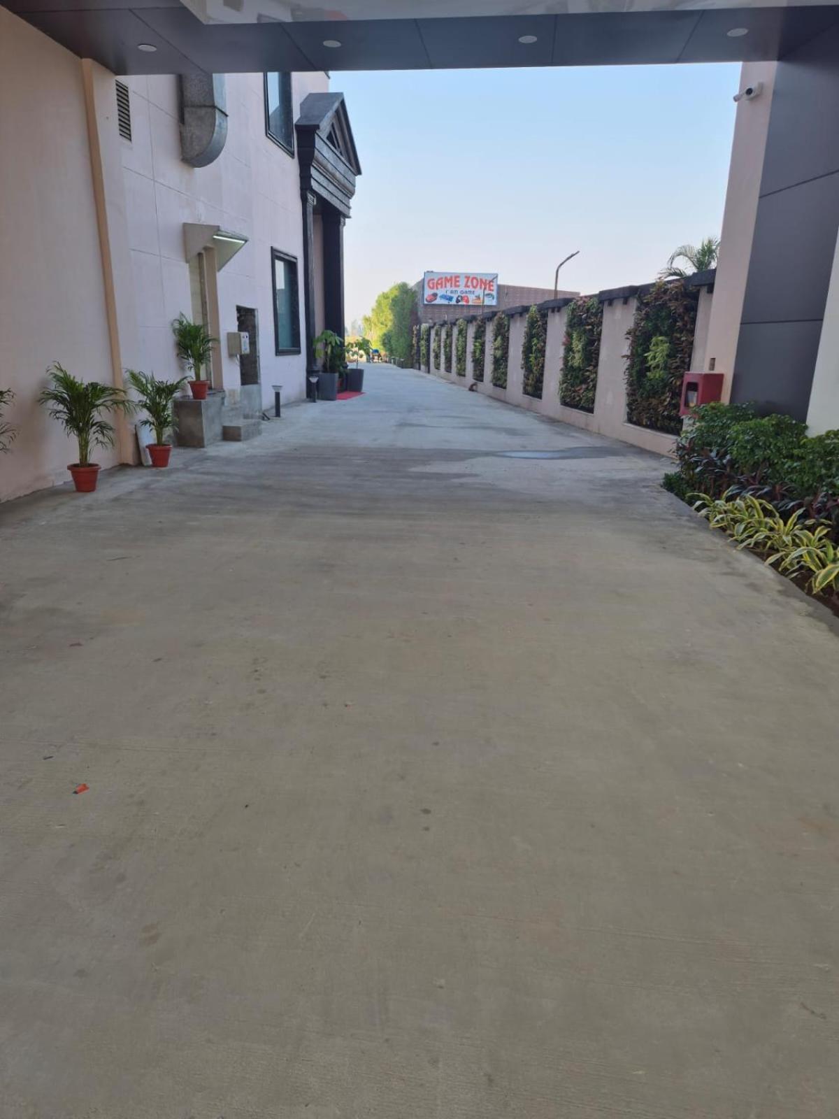 Hotel Adsan Heights Gajraula Ngoại thất bức ảnh