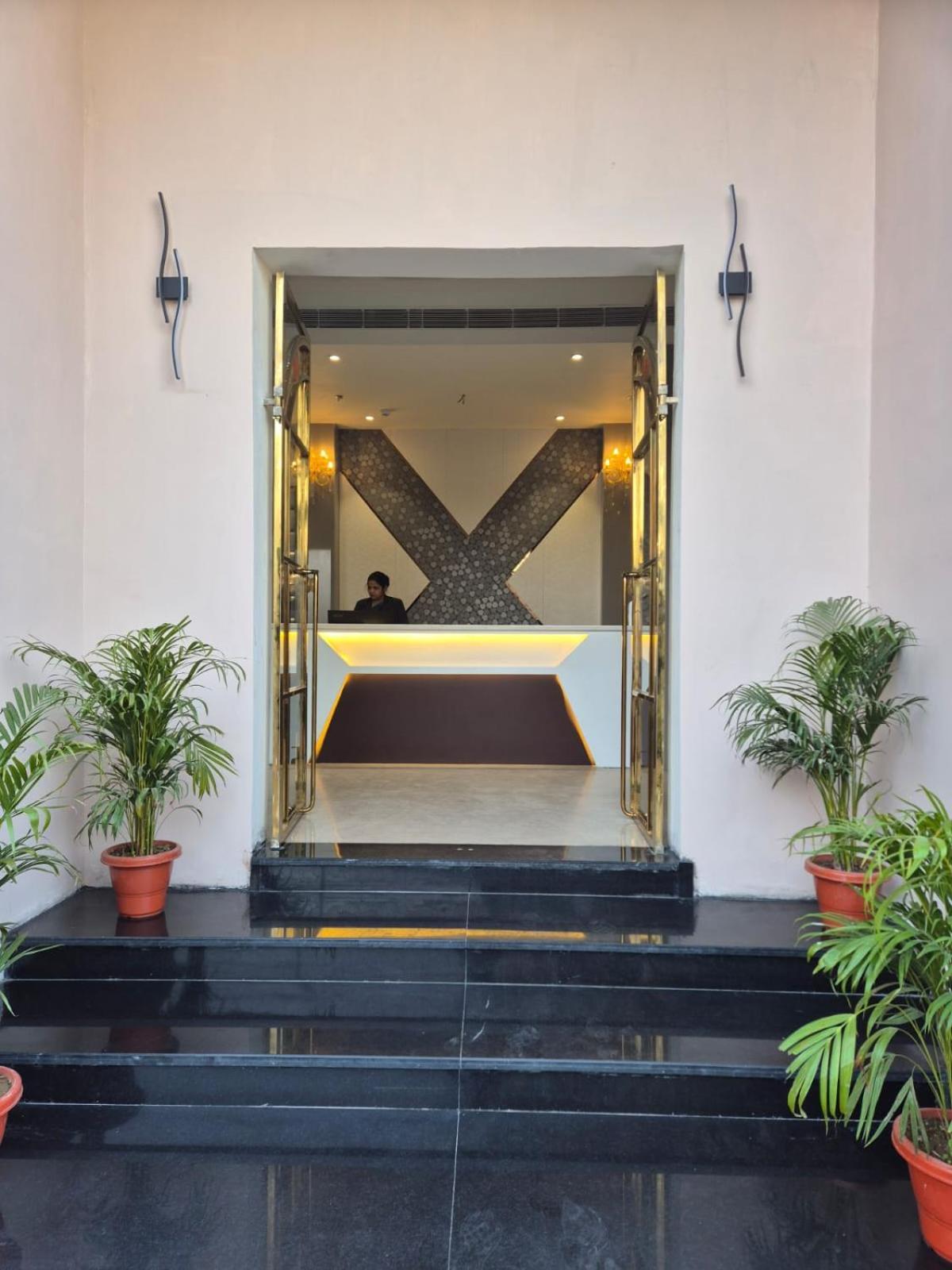 Hotel Adsan Heights Gajraula Ngoại thất bức ảnh