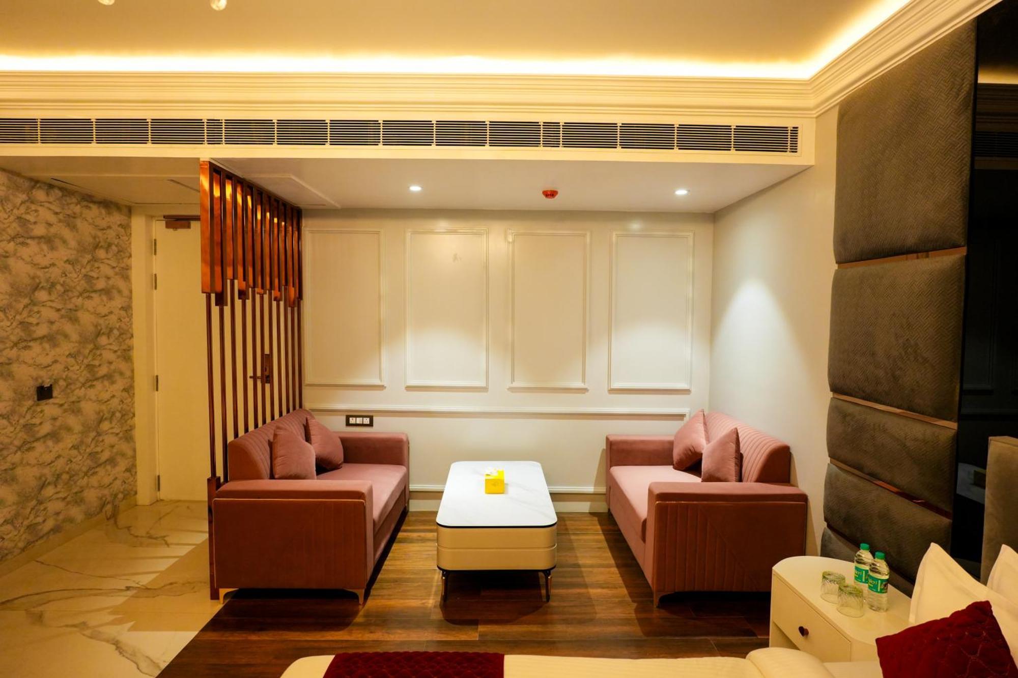 Hotel Adsan Heights Gajraula Ngoại thất bức ảnh