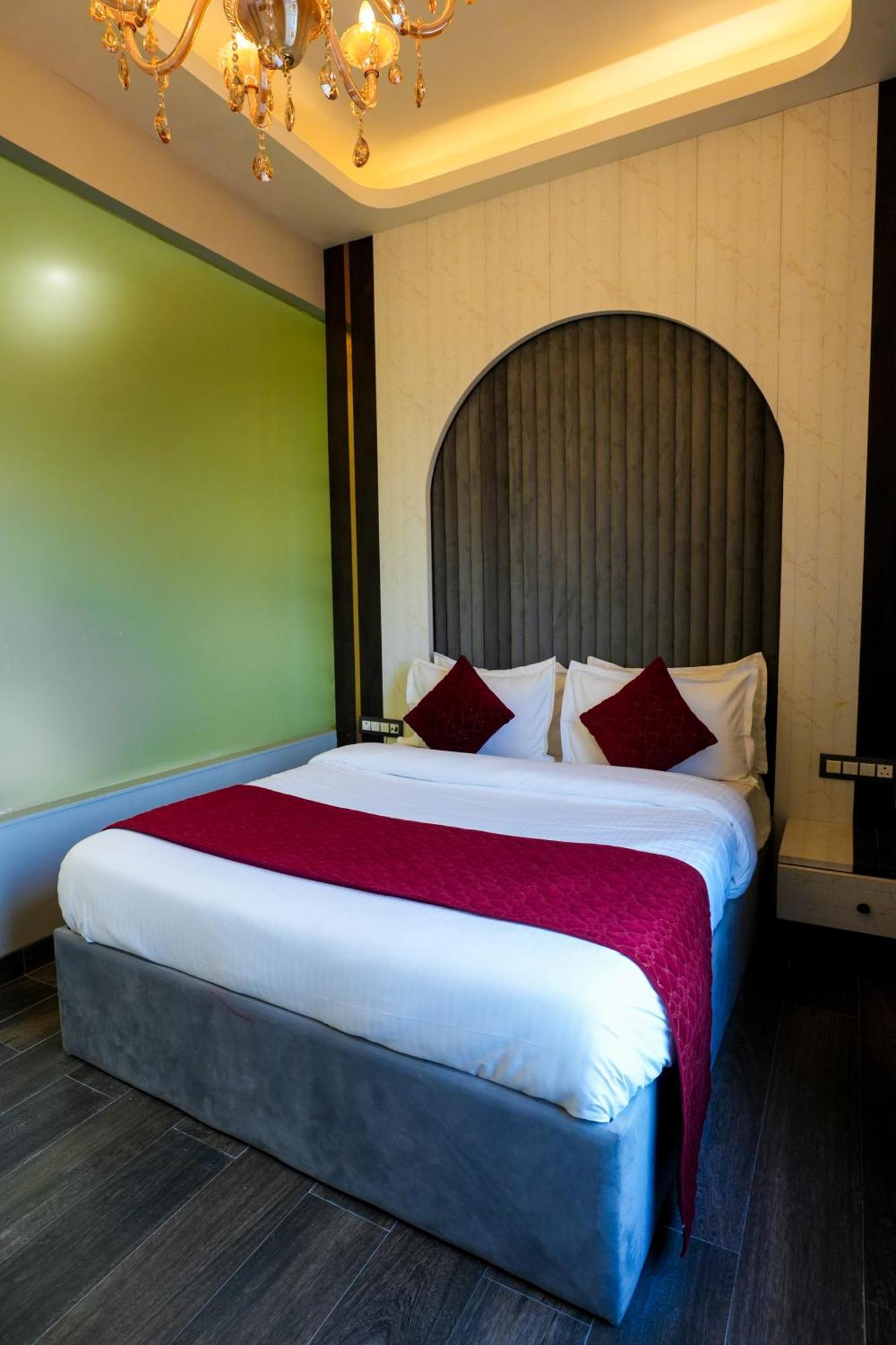 Hotel Adsan Heights Gajraula Ngoại thất bức ảnh